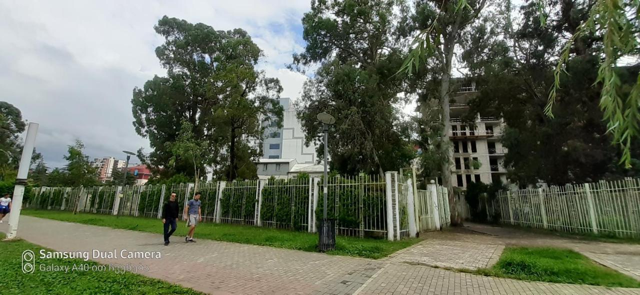 Parkside Apartament Batumi Exterior photo